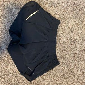 black hottie hot lulul shorts size 4 in 2.5 inch